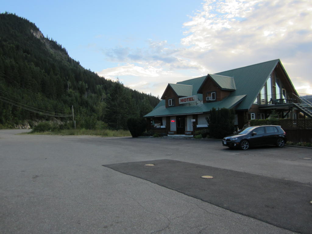 Jade Mountain Motel Chase Exterior foto